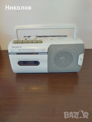 Продавам радио с касетка SONY CFM-10