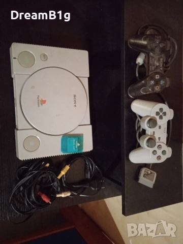 PlayStation 1 SCPH-7502 с чип за пиратски игри + 2 джойстика + Memory Card