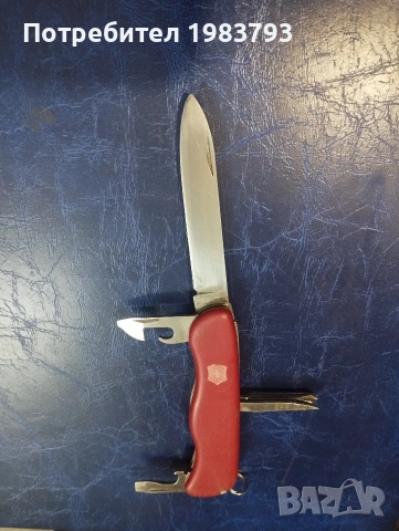 Голям Victorinox Adventurer със стопиращ бутон.
