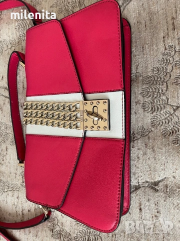 Страхотна оригинална чанта на Guess/Гес, наситено розова, снимка 6 - Чанти - 54049551