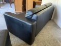 Стилен черен кожен диван, снимка 4