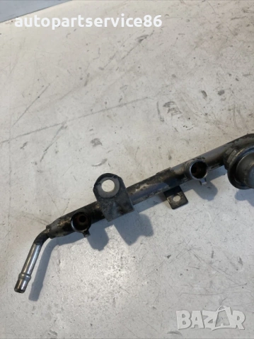 Горивна рейка дясна за Subaru Tribeca 3.0 V6 (2009) Genuine, снимка 2 - Части - 54237181