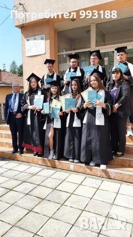Тоги и шапки за дипломиране, шалове с лого, тениски с лого