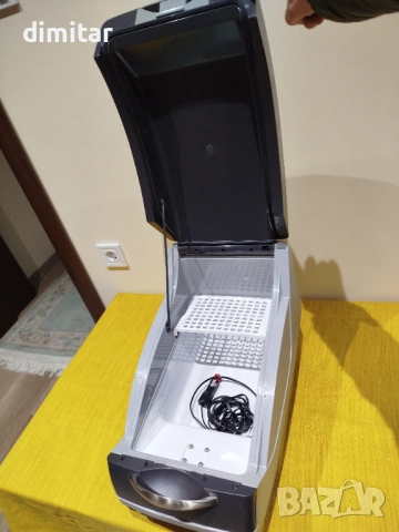 Хладилна чанта  WAECO 12 V с алуминиево дъно, снимка 2 - Хладилни чанти - 54853329