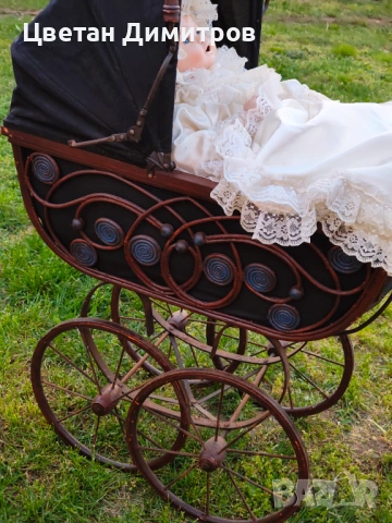 АНТИКВАРА дървена количка комплект с порцеланова кукла , снимка 4 - Антикварни и старинни предмети - 54195587