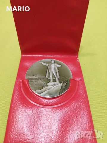 Продавам плакет