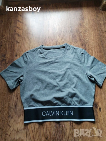 Calvin Klein Performance Women's t-shirt s/s grey - страхотна дамска тениска КАТО НОВА С, снимка 6 - Тениски - 54078361