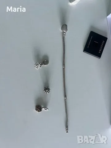 Оригинална гривна Pandora с талисмани – отлично състояние, снимка 2 - Гривни - 54731872