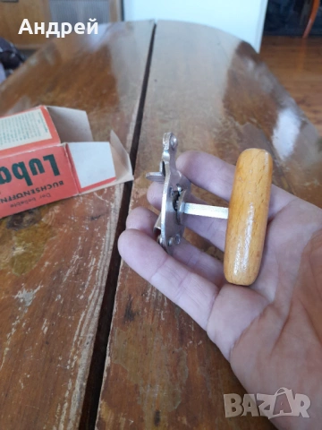 Стара отварачка за консерви Lubali, снимка 3 - Други ценни предмети - 54357101