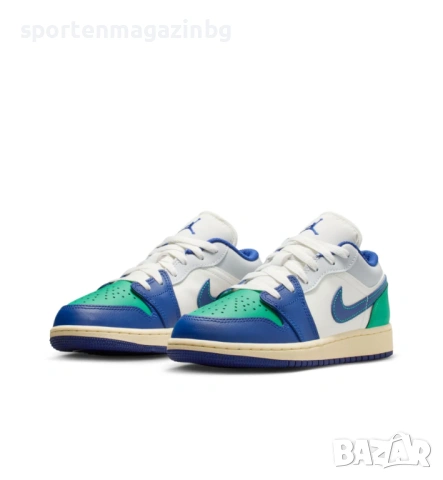 Юношески кецове Nike AIR Jordan 1 LOW (GS), снимка 4 - Детски маратонки - 54776976