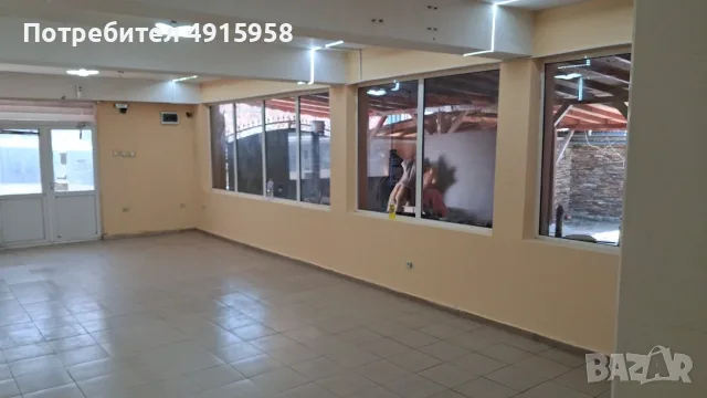 Продава се къща с помещение за бизнез на снимките се вижада само предния двор с голяма веранда , снимка 9 - Къщи - 55627554