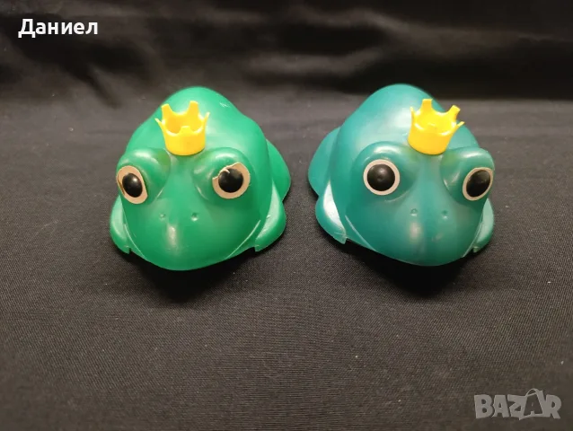 Две ретро соц играчки жабки