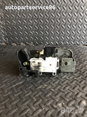 Брава за предна лява врата механизъм за Ford Transit Mk7 (2006-2012) YC1A-V21813-CT