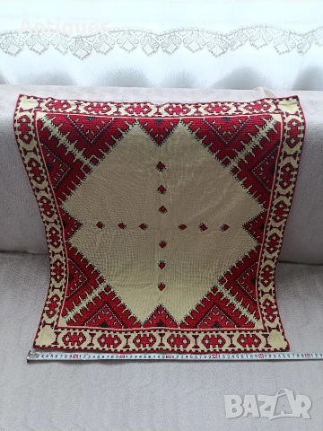 Бродирано каре, снимка 3 - Покривки за маси - 54837587