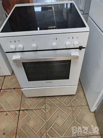 Свободно стояща печка с керамичен плот Сименс Siemens с две години гаранция! , снимка 2 - Печки, фурни - 55685398
