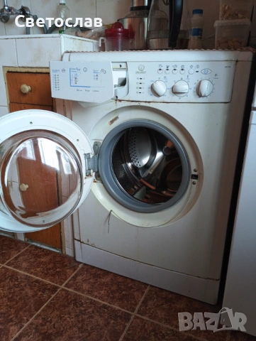Продавам пералня Индезит,работеща 