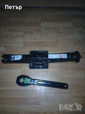 Оргинален крик алфаромео джулия,джулиета специален, снимка 7 - Аксесоари и консумативи - 54068199