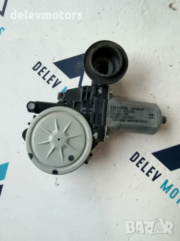 85710-0D100 моторче за преден десен стъклоповдигач от Toyota Yaris P13, 1.0i, 72 ph., 5 sp.