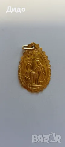 Златен медальон