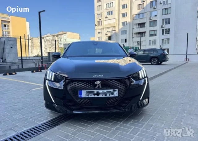 Peugeot 208 GT-Line , automatic, keyless, distronic, снимка 11 - Автомобили и джипове - 55508041