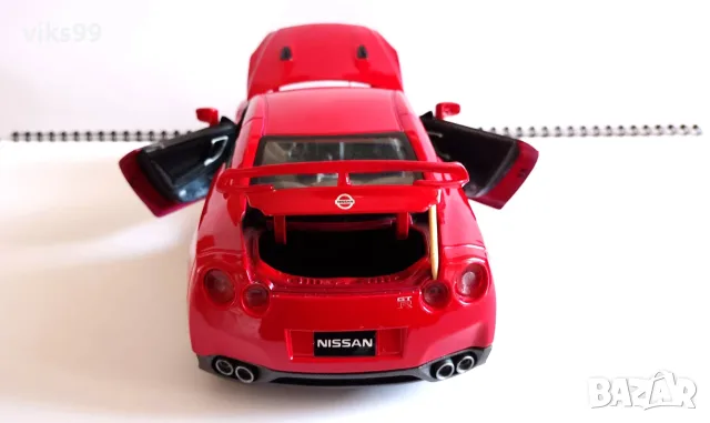 Nissan GT-R 2009 Bburago DIAMOND Мащаб 1:18, снимка 3 - Колекции - 55626301