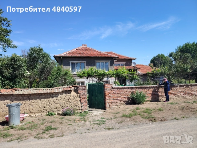 Двуетажна къща в с. Партизанин, общ. Братя Даскалови, снимка 3 - Къщи - 54702465