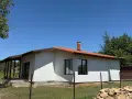 Продава се просторна едноетажна къща с РЗП 136 кв.м, разположена в с. Яворово, област Стара Загора, снимка 1