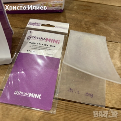 Машина за изрязване щамповане и релеф Gemini Mini за изработка на картички и скрапбукинг, снимка 6 - Други стоки за дома - 54063602