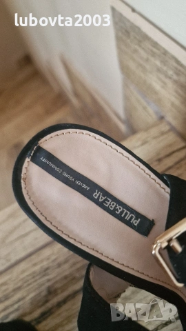 39/40 номер Pull&Bear Дамски черни велурени сандали, снимка 2 - Сандали - 54590421