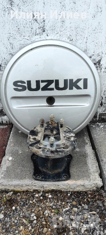 капак и стойка резервна гума suzuki jimmy