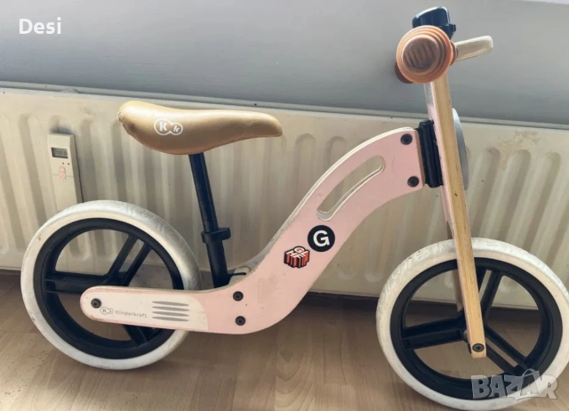 Продавам детско колело за баланс Kinderkraft Uniq Pink в добро състояние.