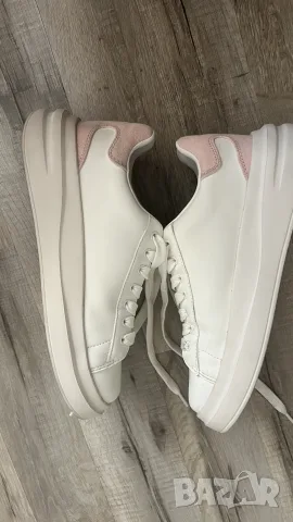 оригинални guess обувки, снимка 4 - Дамски ежедневни обувки - 55691508