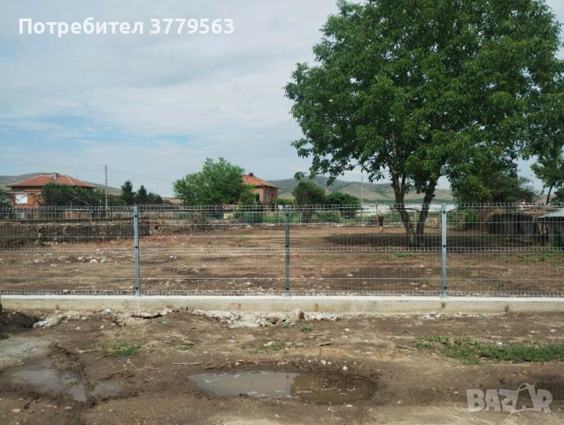 Продавам Урегулиран Парцел / Двор Заграден с Нова Ограда, снимка 2 - Парцели - 55077088