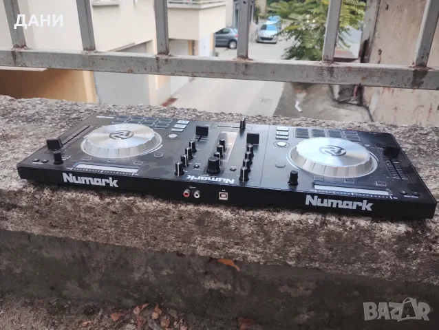 DJ mixser Numark Pro 3 конзола.Перфектна, снимка 5 - Ресийвъри, усилватели, смесителни пултове - 55618448
