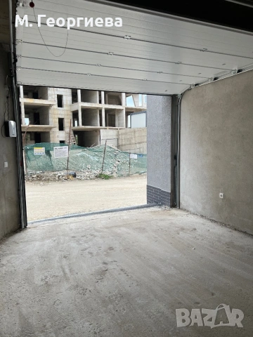 Самостоятелен гараж под наем - кв. Левски, до Терапията, снимка 6 - Гаражи и паркоместа - 54095852