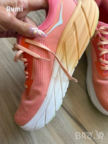 Оригинални цветни маратонки HOKA One ! 45 н, снимка 4 - Маратонки - 54745212