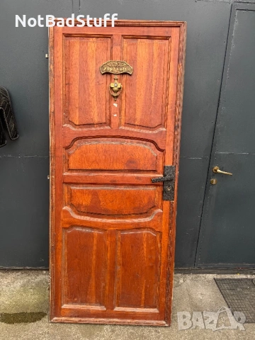 Входна врата за панелен апартамент от дива череша