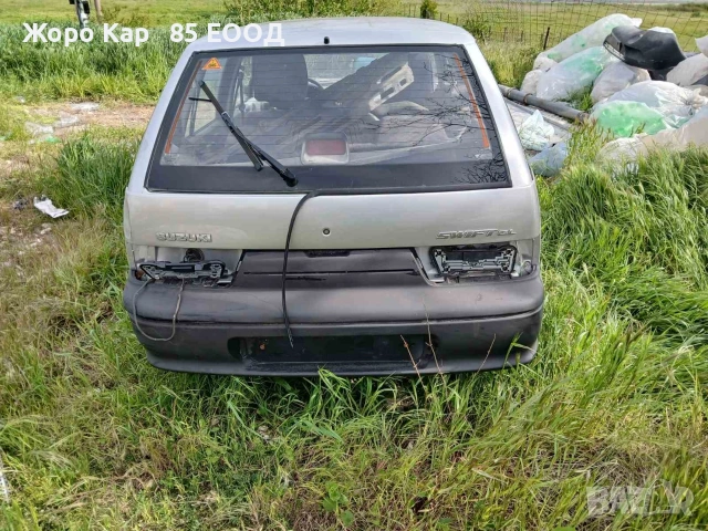 Продавам Suzuki Swift 1.0i GLS. Цяла за части, снимка 3 - Автомобили и джипове - 54416846