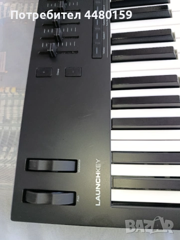 Novation Launchkey 61 MK4 в отлично състояние, снимка 7 - Пиана - 54925442