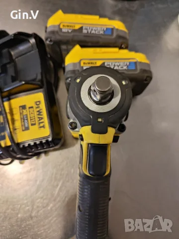 Гайковерт DeWALT DCF921, 18 V, 406 Nm, с 2 батерии 1.7 Ah PowerStack и зарядно, снимка 5 - Други машини и части - 55685059