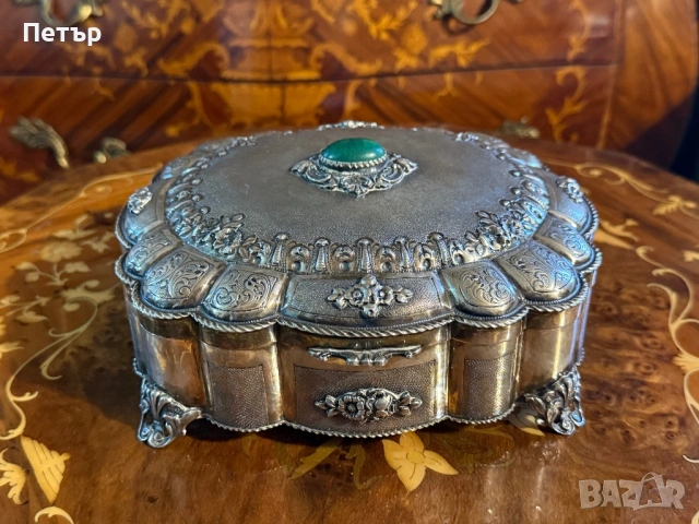 Старинна сребърна кутия