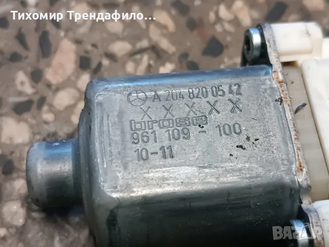 Заден ляв мотор стъклоповдигач Mercedes W204 A2048200542 , 0130822505 , 0 130 822 505, снимка 2 - Части - 55455353