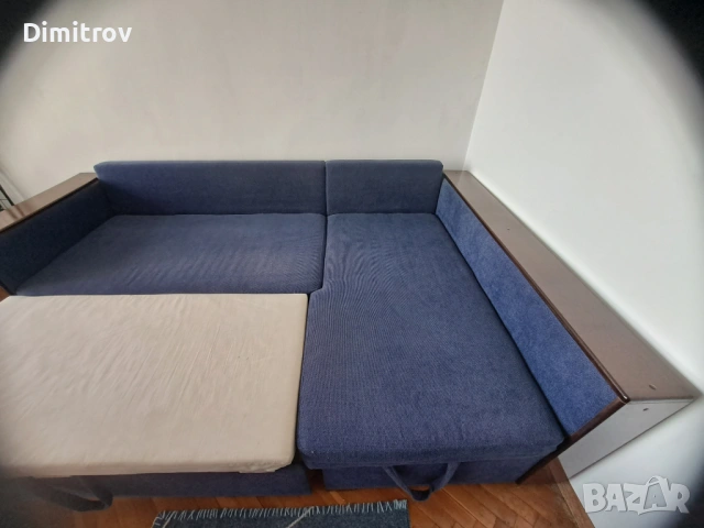 Разтегателен Диван – Тъмносин Плюш и Масивно Дърво 142х200 236