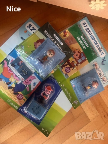 колекционерски фигурки и книжки от поредицата "Аудиоприказки" на издателство Hachette