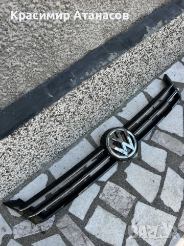 1T0853655C. Предна решетка радиатор за Vw Туран. 1T0853601E