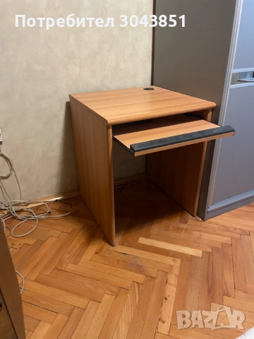 Продавам бюро