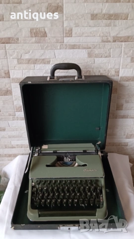 Стара пишеща машина Olympia SM2 - Made in Germany - 1950" година, снимка 8 - Антикварни и старинни предмети - 54629059