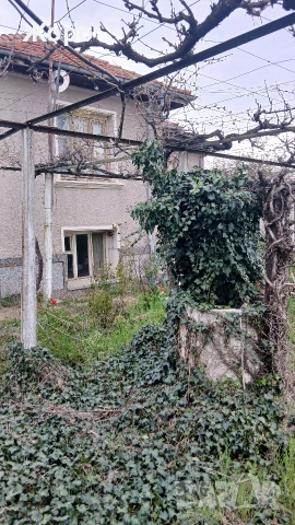 Къща със двор близо до Пловдив 