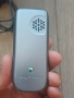 Това е класически мобилен телефон Sony Ericsson J210i в сребрист цвят. Моделът разполага с малък цве, снимка 2