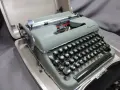 СТАРА РЕТРО ПРЕНОСИМА ПИШЕЩА МАШИНА OLYMPIA SM3 GERMANY, снимка 3